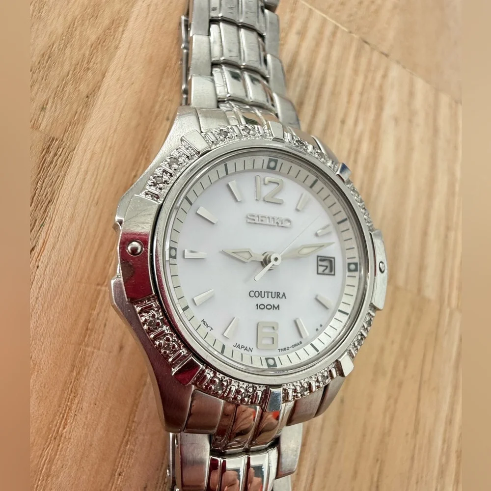 Seiko ladies coutura stainless steel diamond watch NEW BATTERY